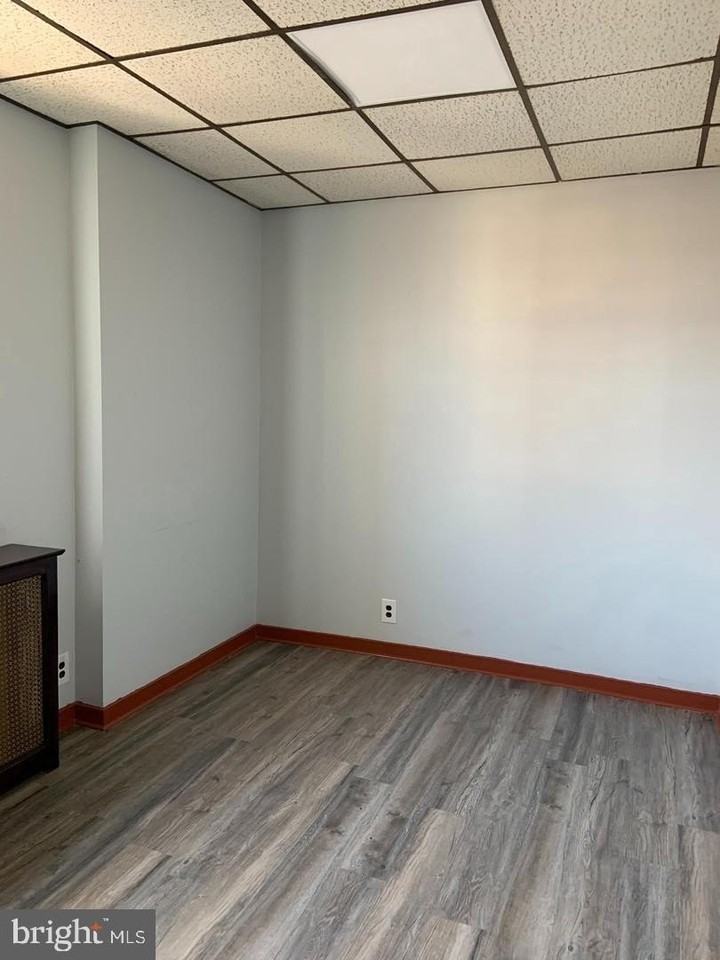 2250 S 9th St #2R - Photo 6 of 8