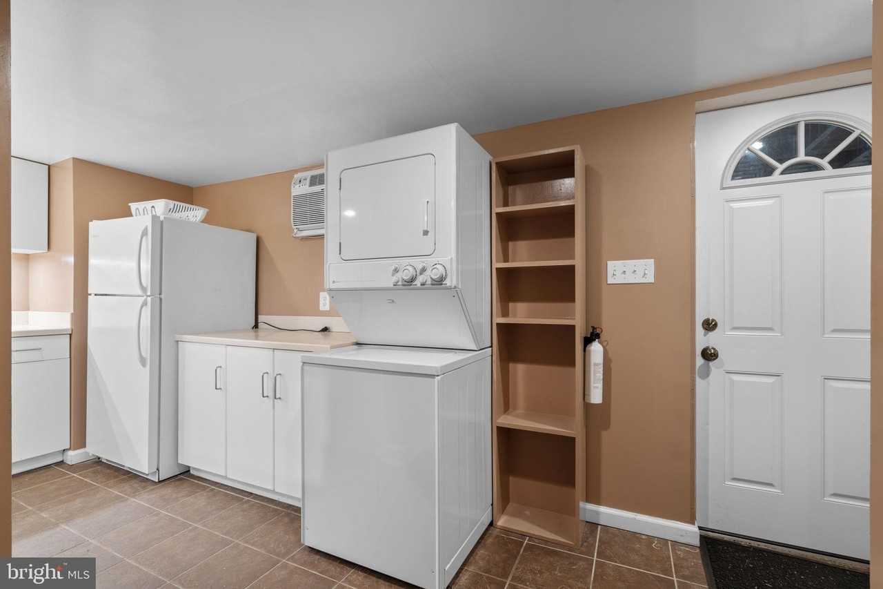 2427 N Sycamore St - Photo 4 of 23