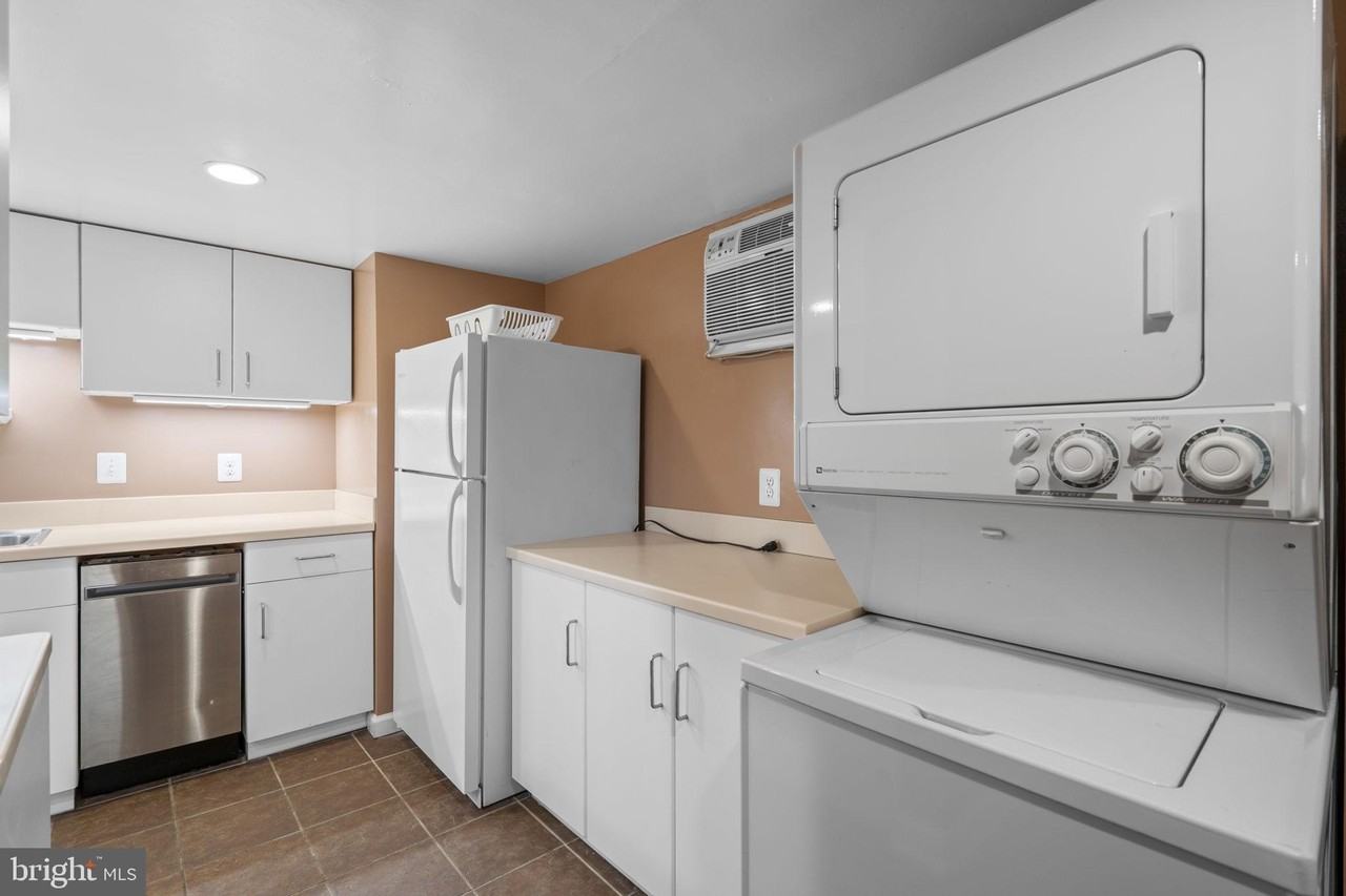 2427 N Sycamore St - Photo 5 of 23