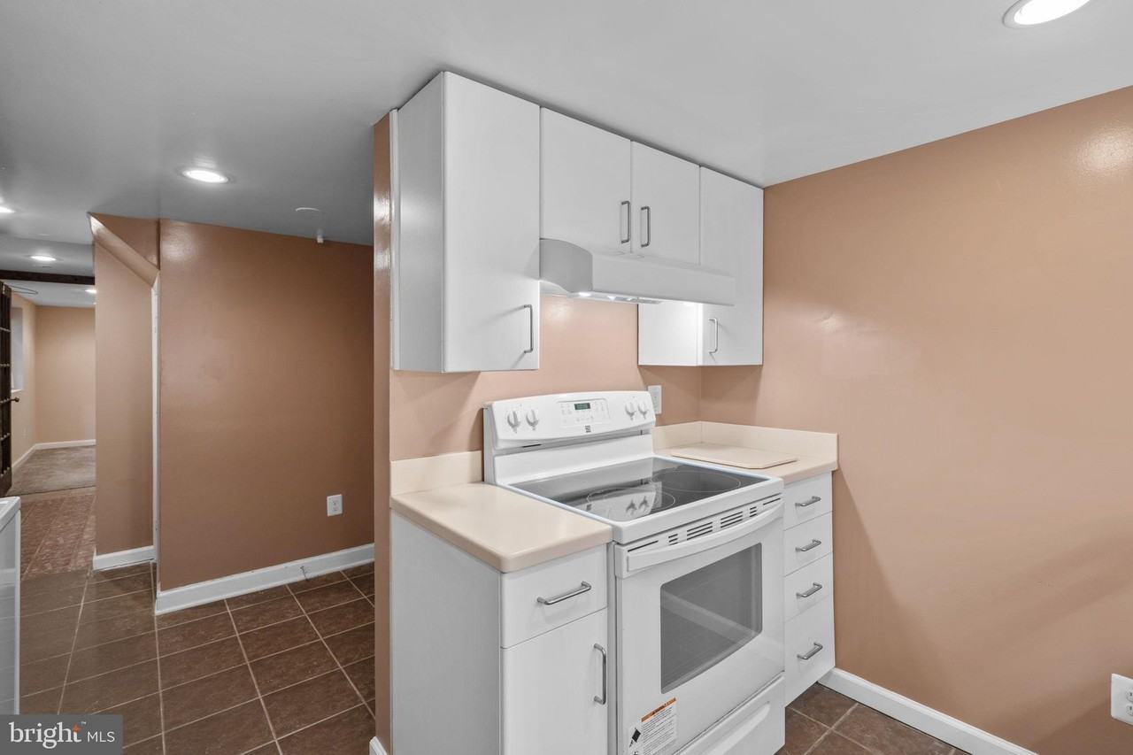 2427 N Sycamore St - Photo 7 of 23