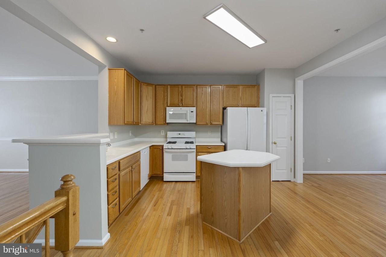 5112 Grimm Dr - Photo 7 of 49