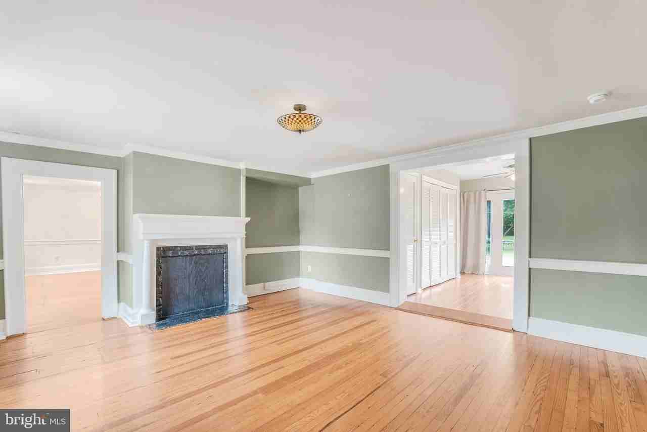 708 Kenmore Ave - Photo 4 of 26
