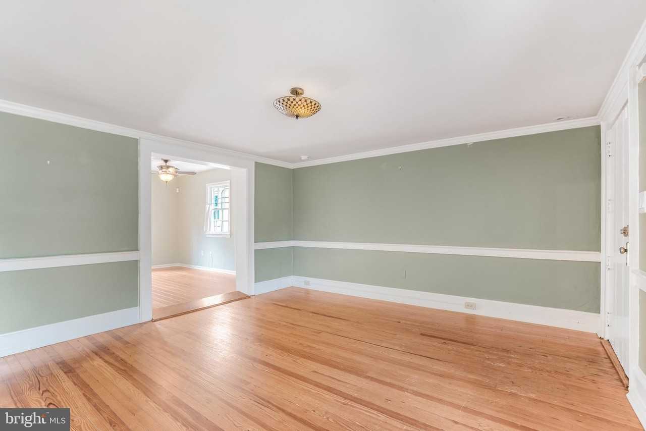 708 Kenmore Ave - Photo 5 of 26