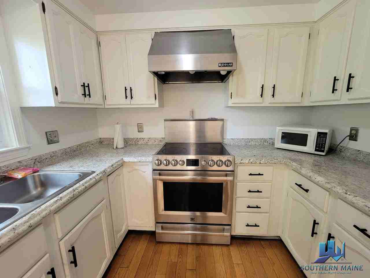 21 Jamestown Ct #1 - Photo 3 of 20