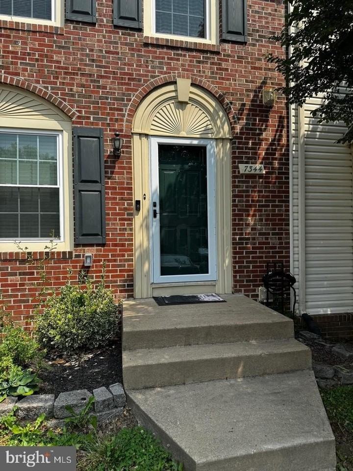 7344 Rhondda Dr - Photo 3 of 33