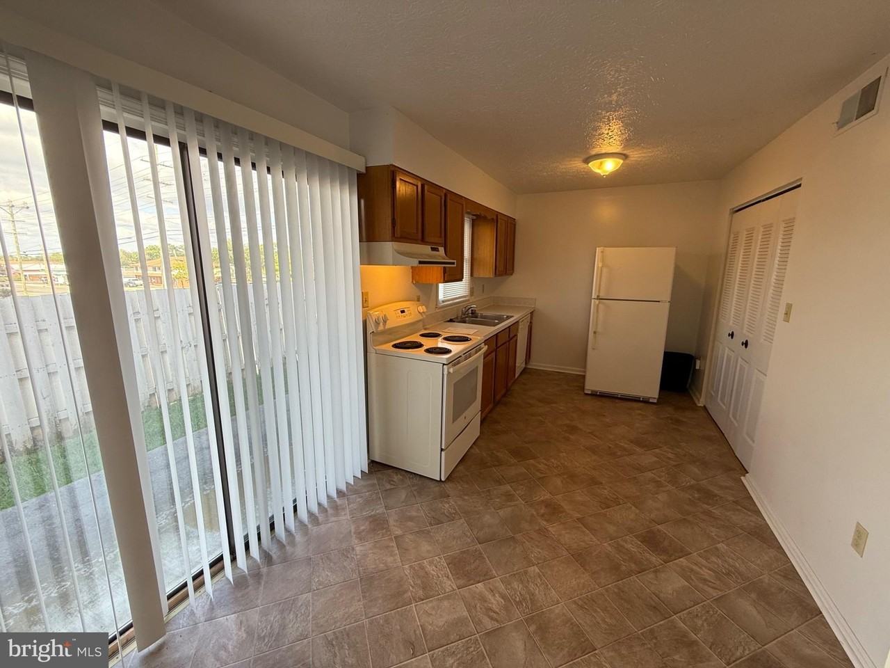 2352 Roosevelt Blvd - Photo 6 of 16