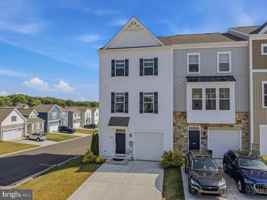 featured image of 242 Charterhouse St