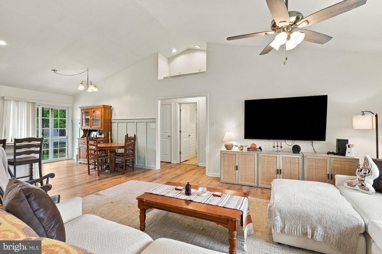 238 Basin Dr - Photo 2 of 33