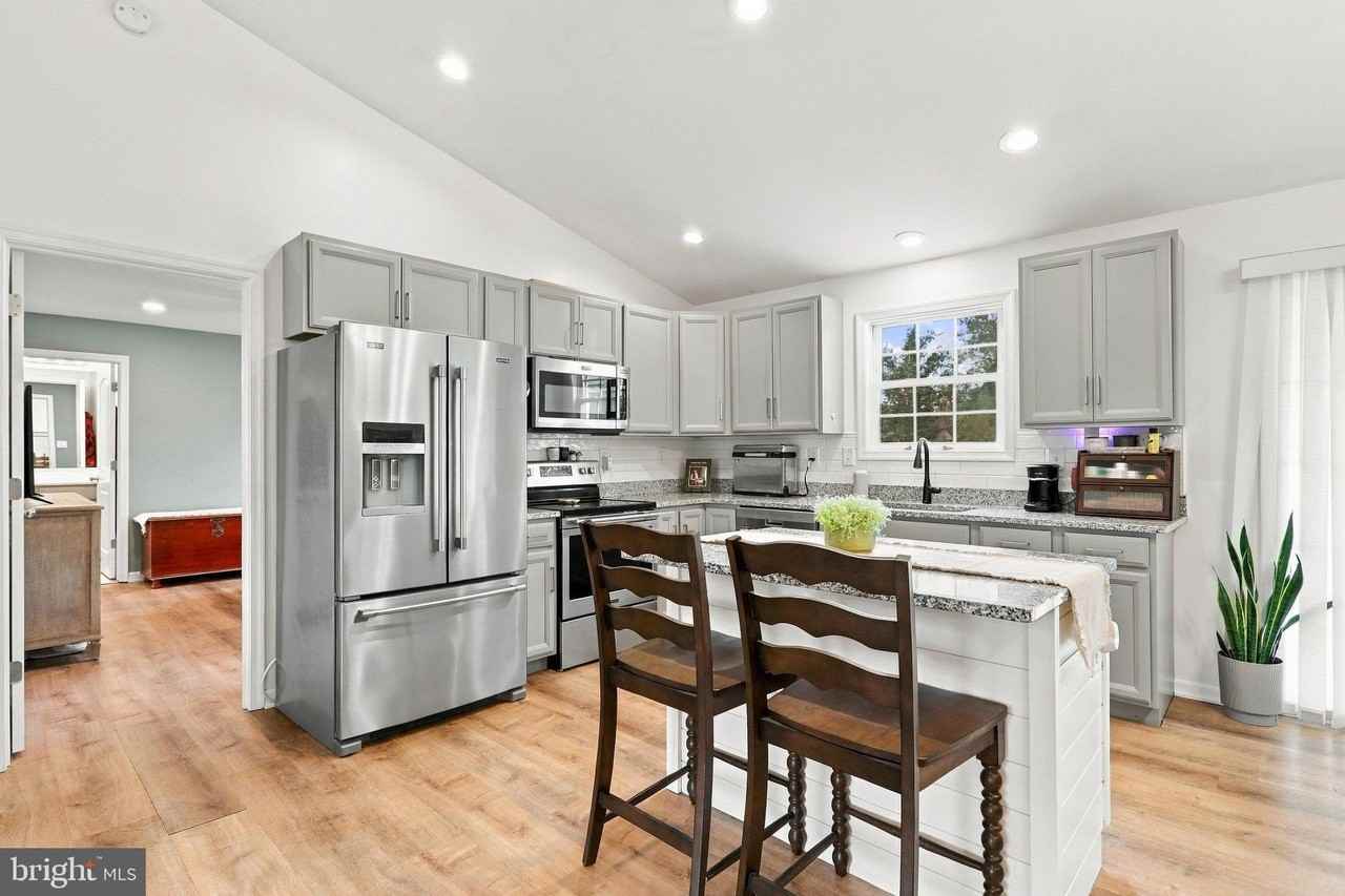 238 Basin Dr - Photo 6 of 33