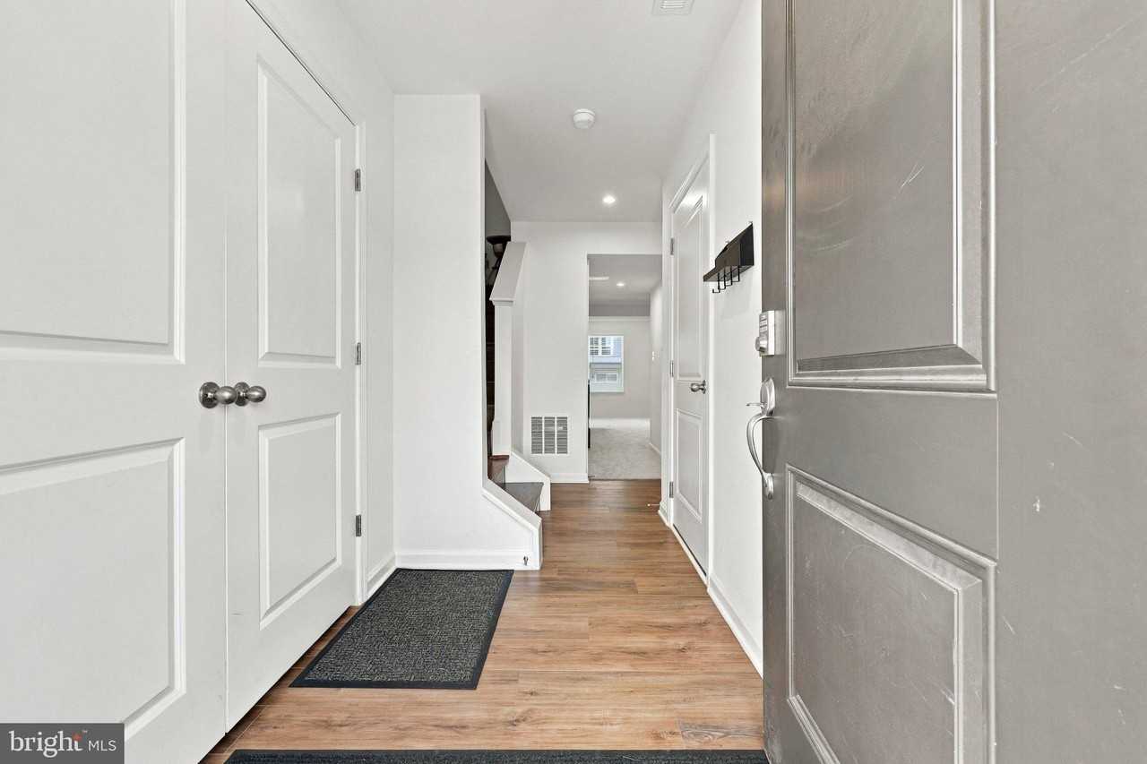 299 Aragon Dr - Photo 3 of 32