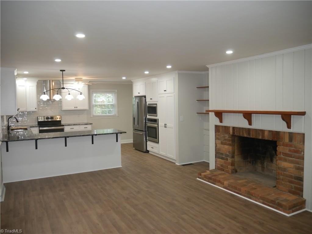 2443 Greenwich Rd - Photo 3 of 12