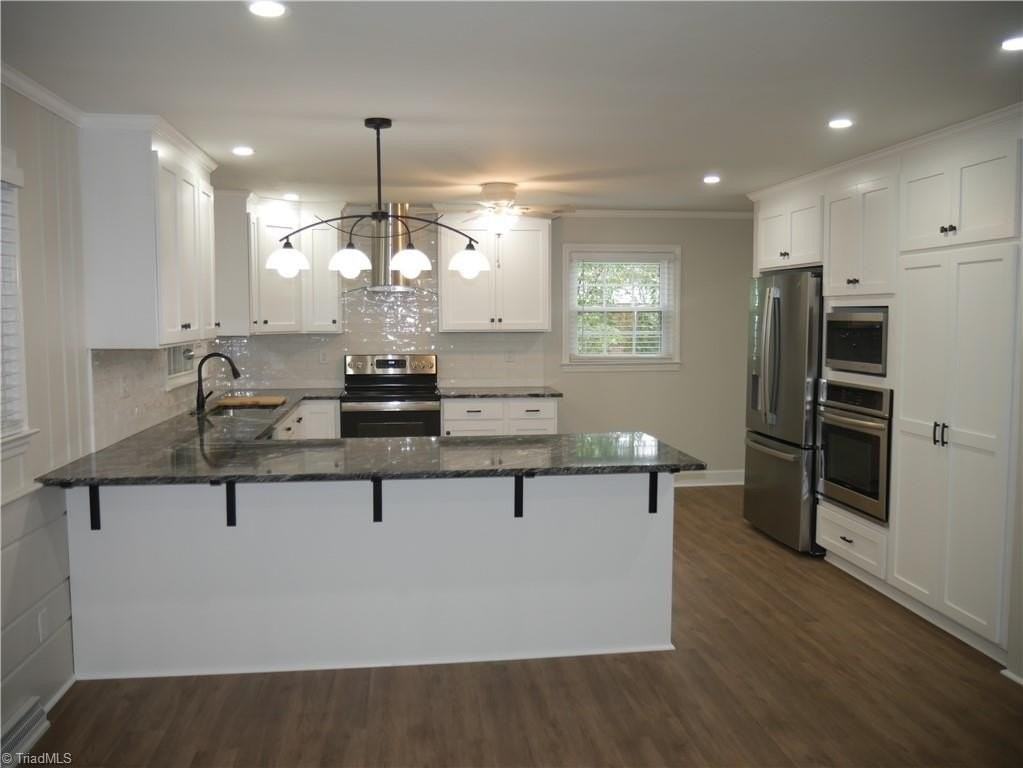 2443 Greenwich Rd - Photo 5 of 12