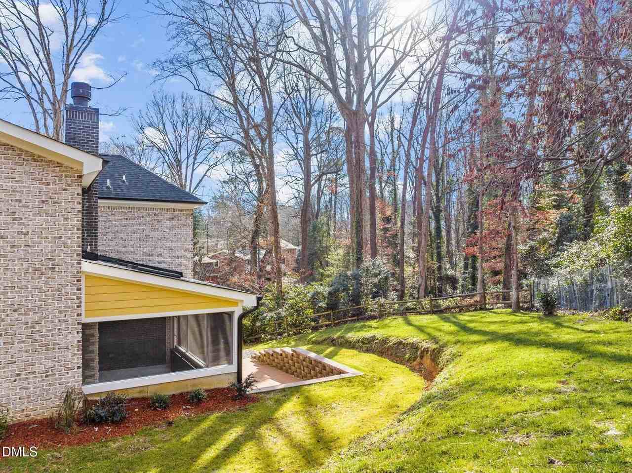 5019 Hollyridge Dr - Photo 4 of 27