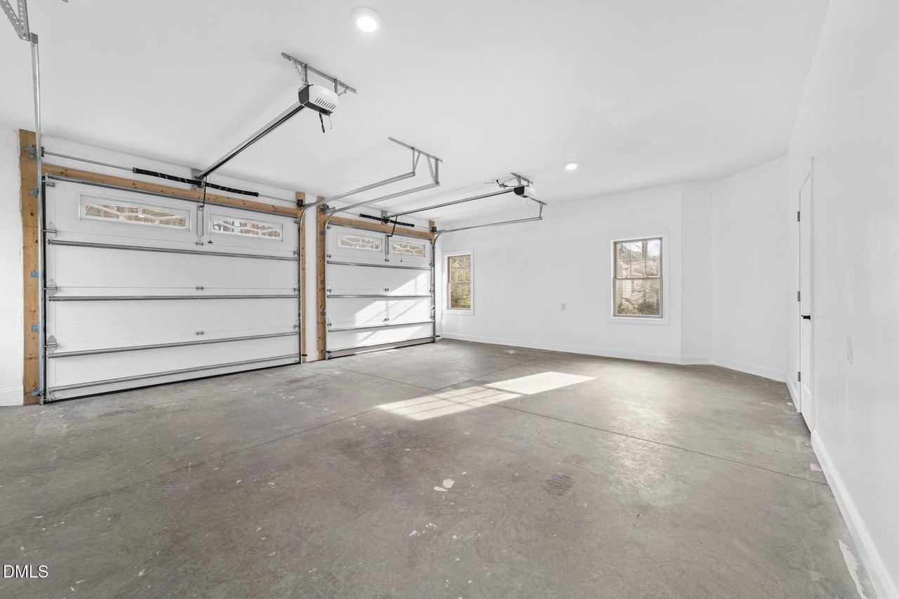 5019 Hollyridge Dr - Photo 6 of 27