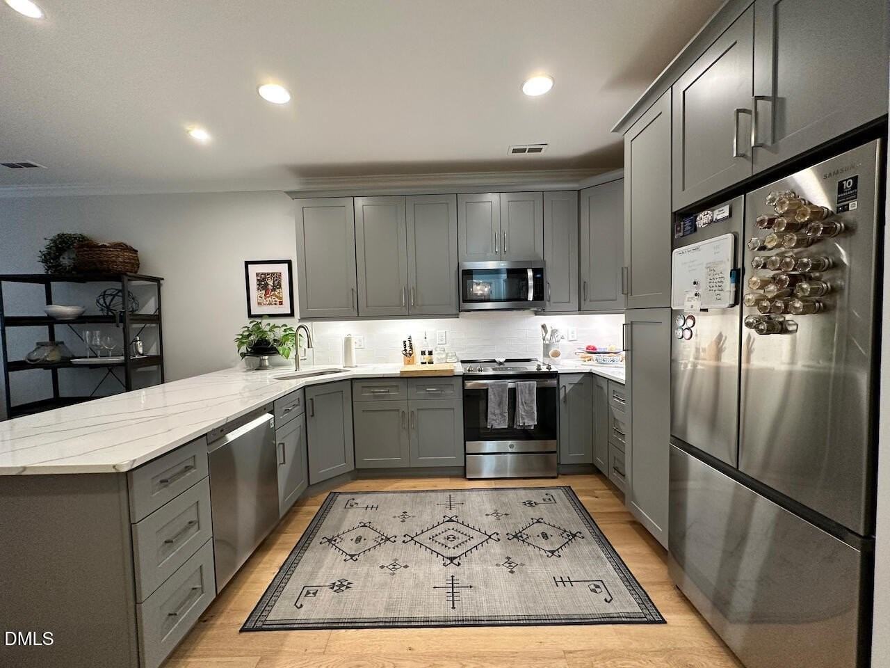 1062 Washington St - Photo 5 of 25