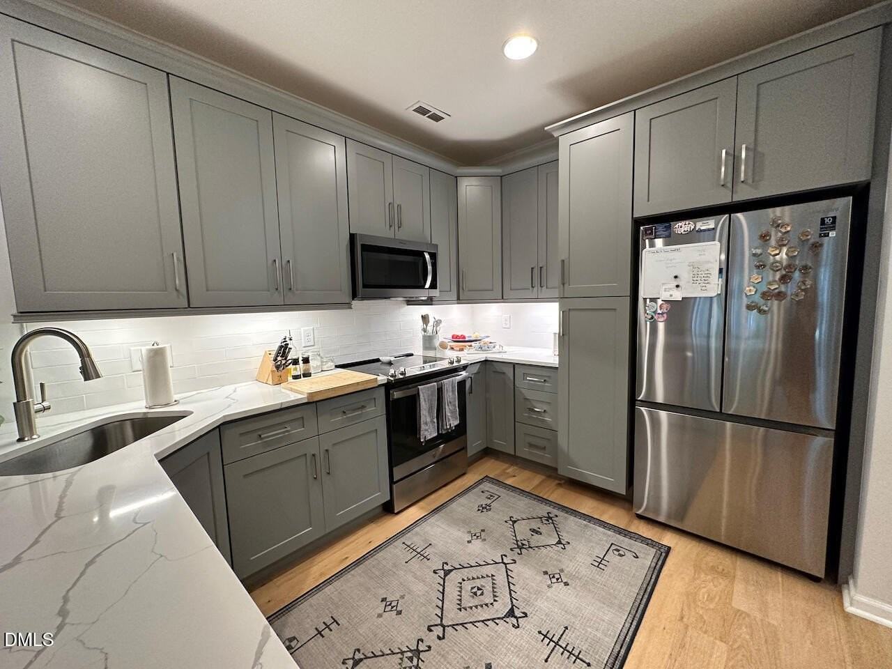 1062 Washington St - Photo 6 of 25
