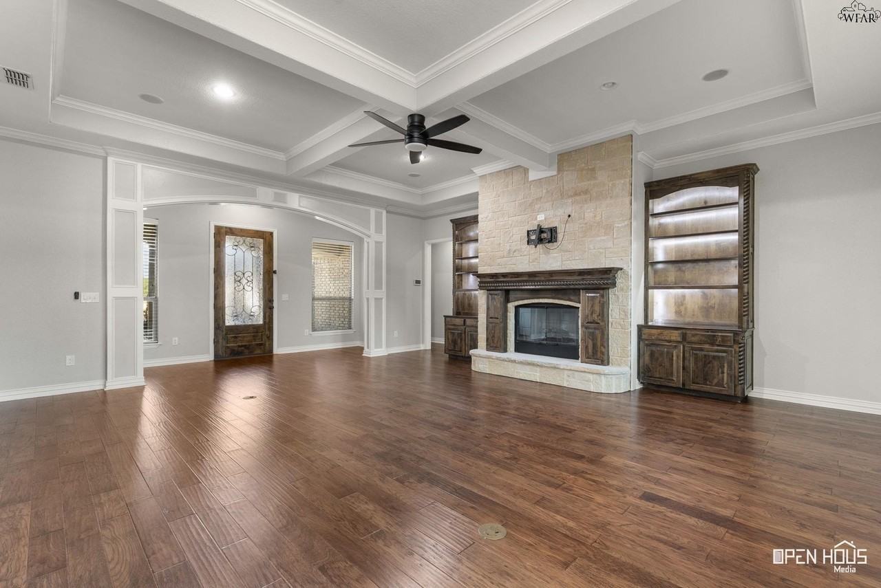 1743 Rockridge Dr - Photo 4 of 34