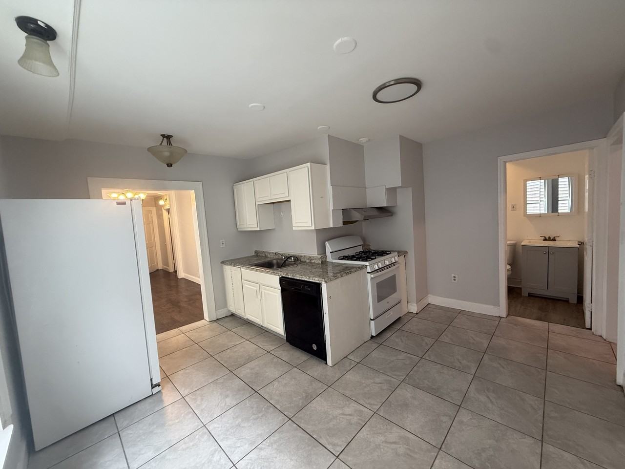 509 Yates St #1 - Photo 3 of 9