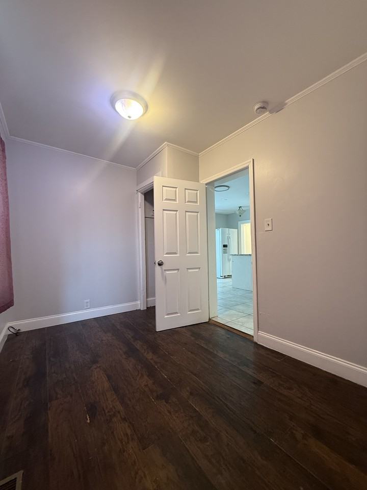 509 Yates St #1 - Photo 7 of 9