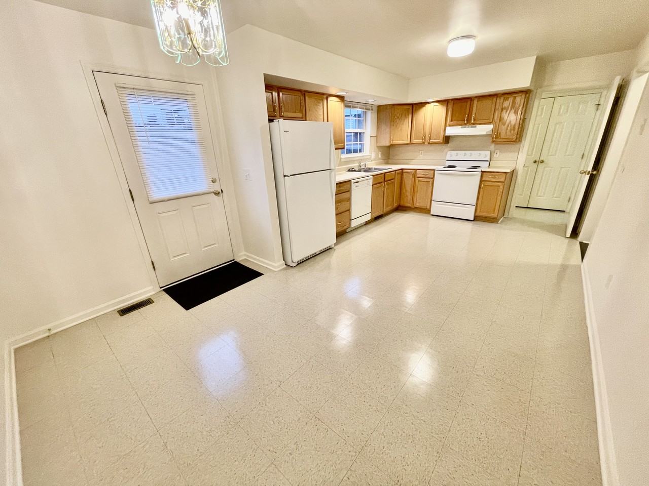 216 Lester Court - Photo 7 of 29