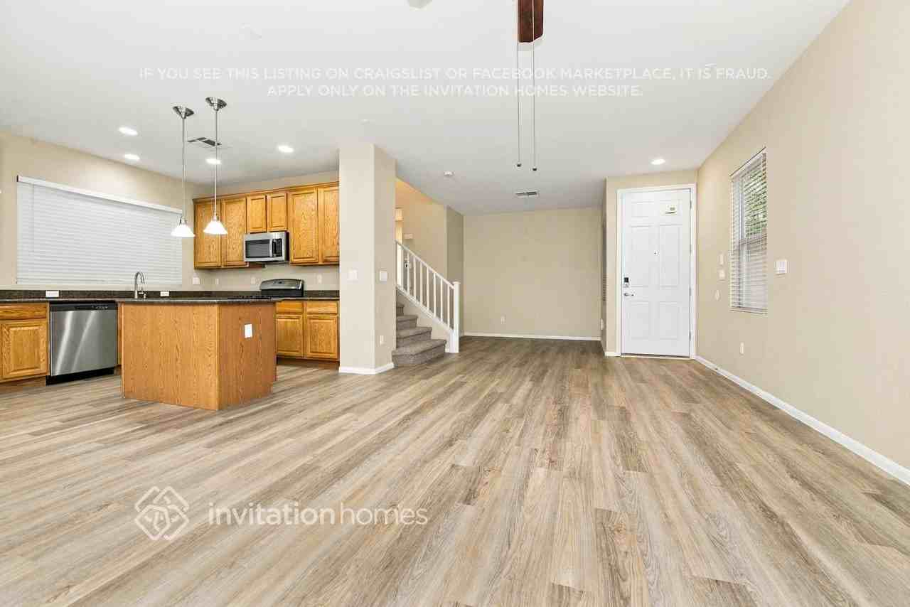 10527 Laurelwood Lake Ave - Photo 5 of 18