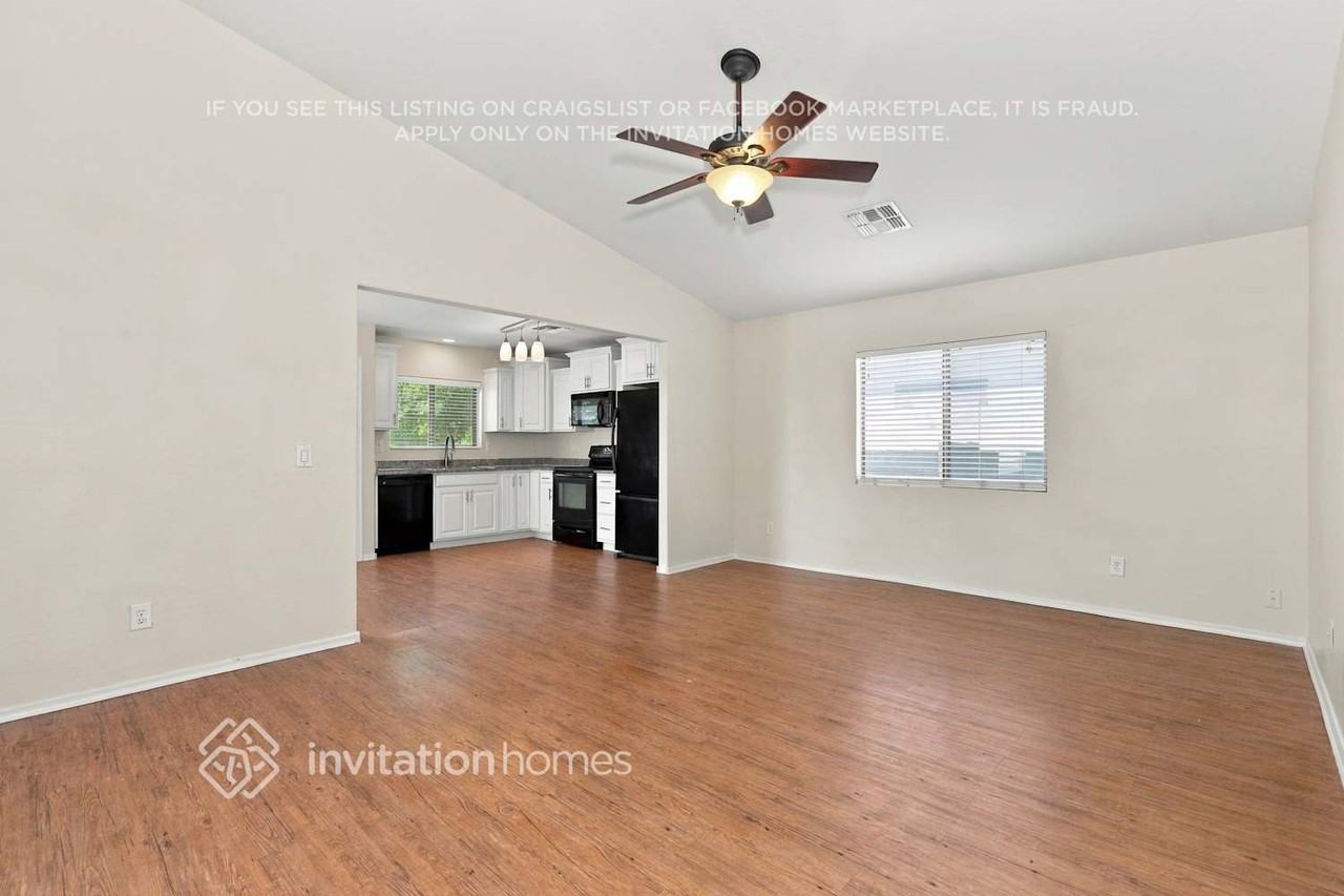 38508 N La Grange Ln - Photo 3 of 17