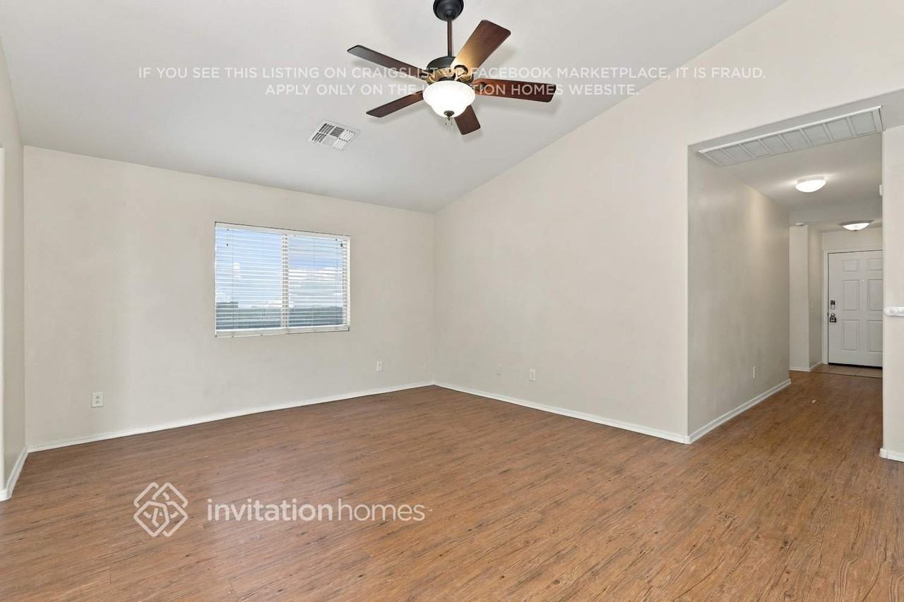 38508 N La Grange Ln - Photo 4 of 17