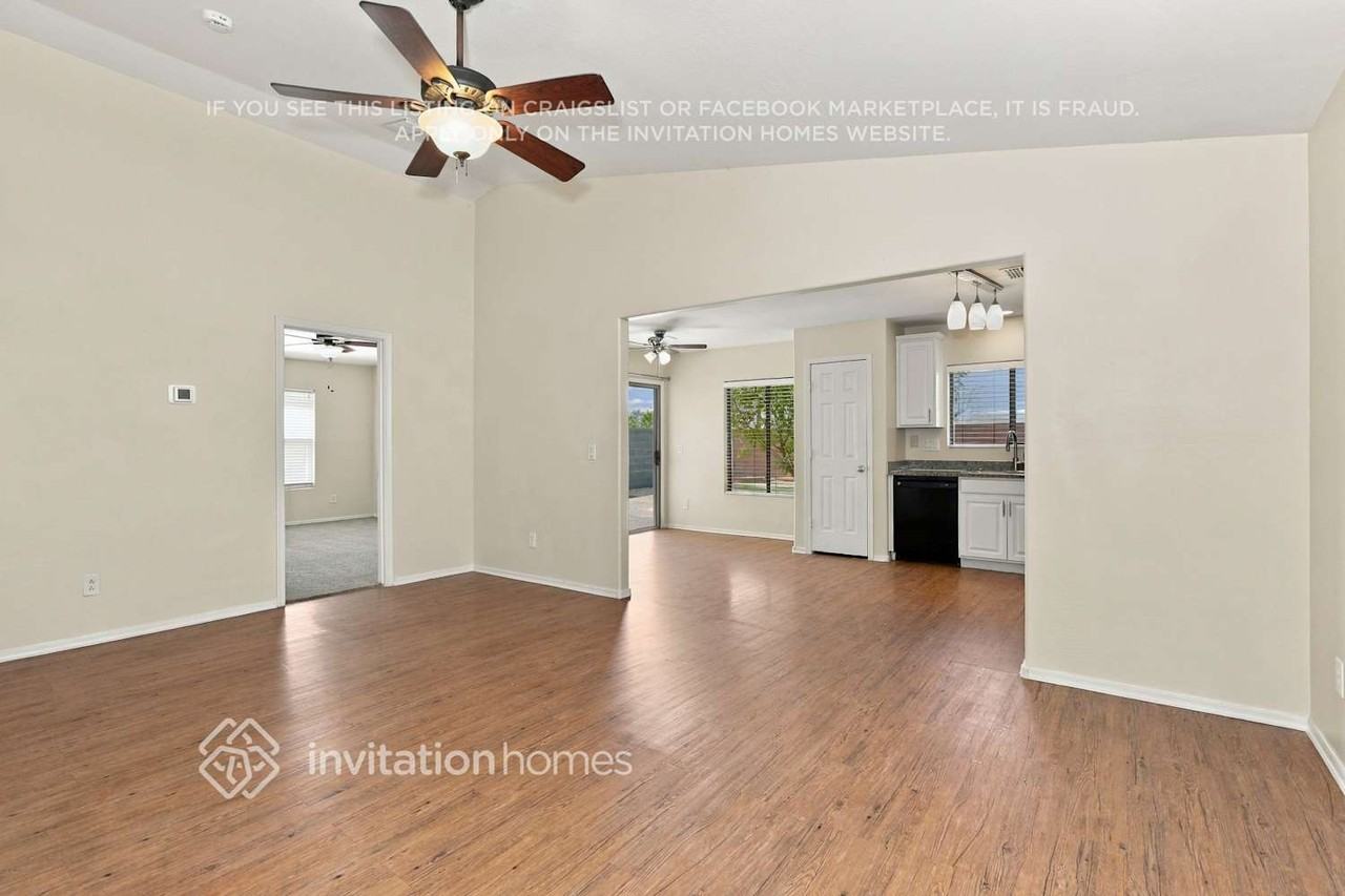 38508 N La Grange Ln - Photo 5 of 17