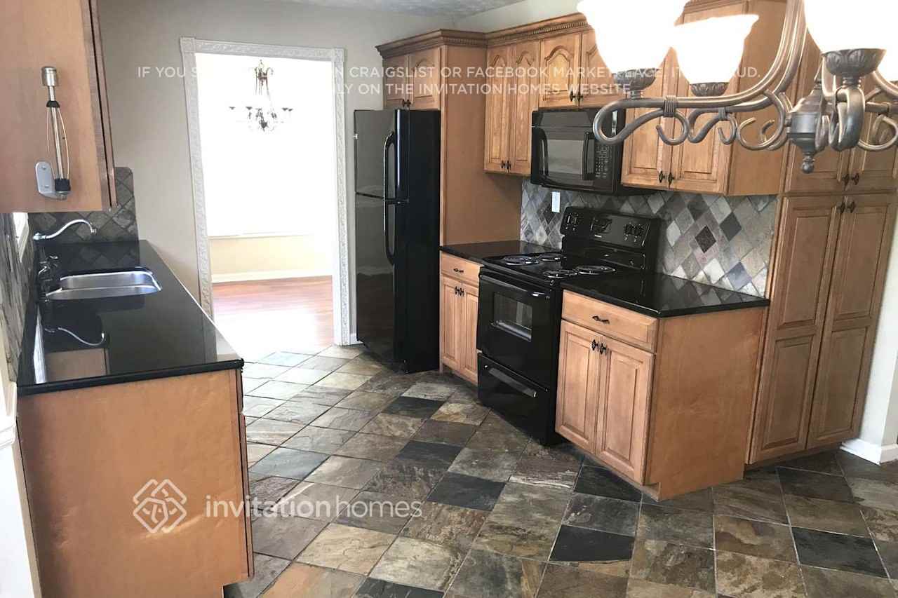 1065 Grayson Oaks Dr - Photo 3 of 15