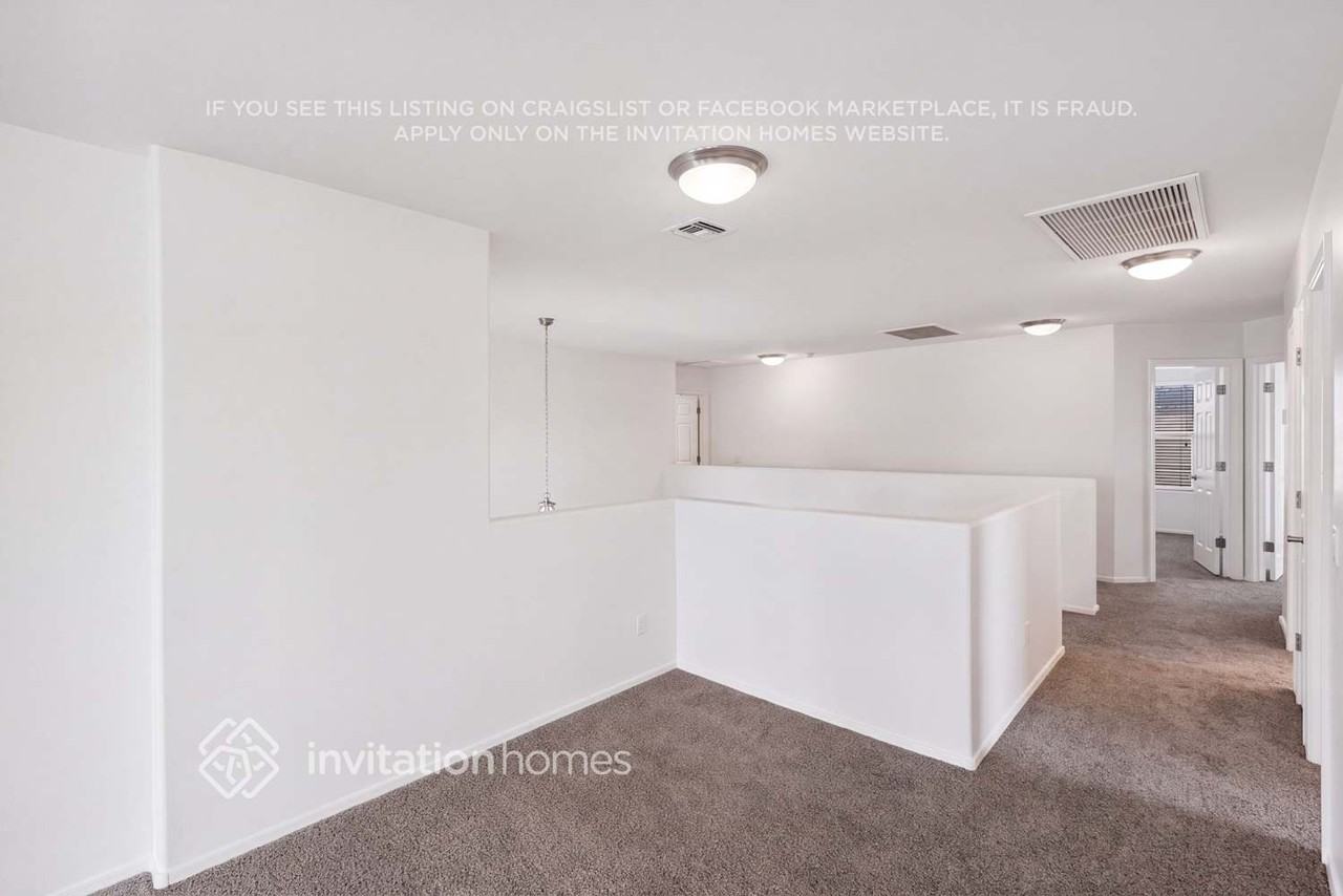 17762 W Watson Ln - Photo 6 of 22
