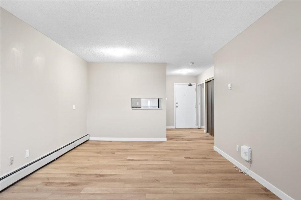 7212 81 Avenue Northwest - Photo 3 of 9