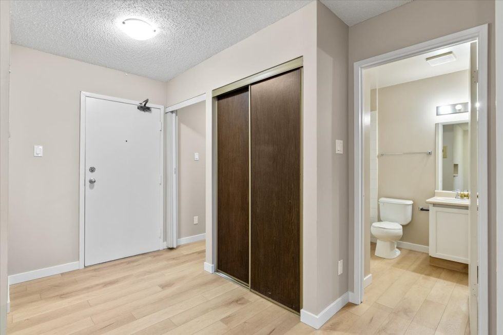 7212 81 Avenue Northwest - Photo 4 of 9