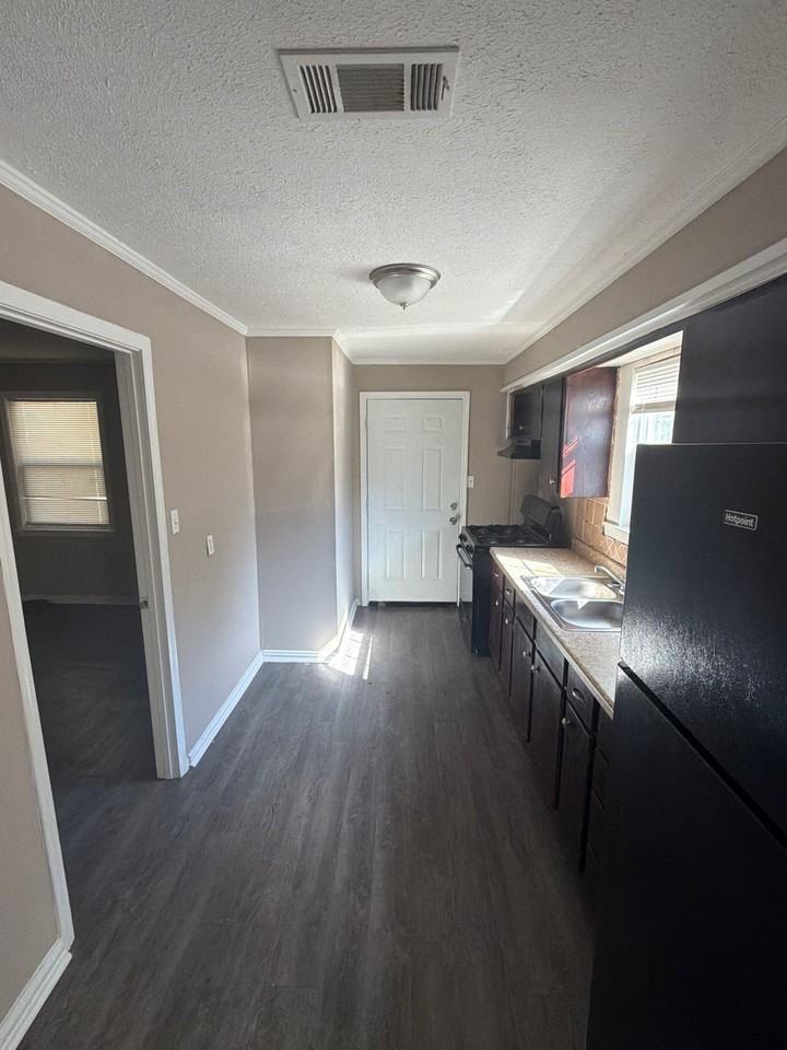 1406 Cadillac Dr #1 - Photo 4 of 16