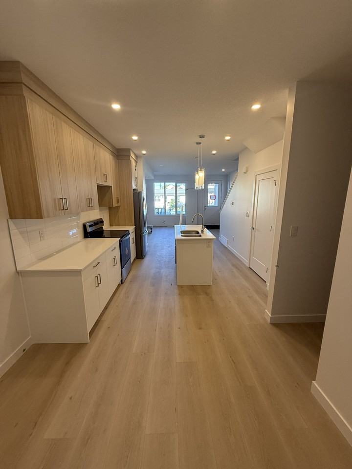 10915 151 Street - Photo 2 of 40