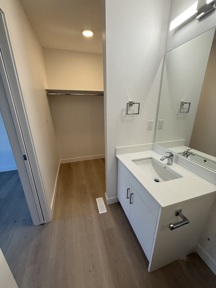 10915 151 Street - Photo 5 of 40
