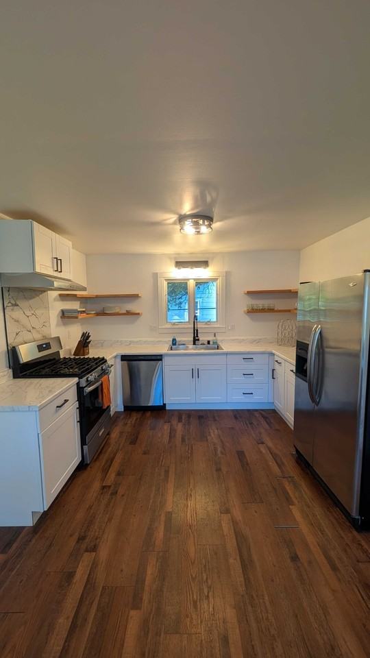 405 N Cloverdale Blvd