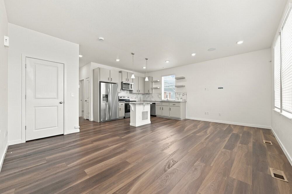 4752 Tower Rd - Photo 7 of 18