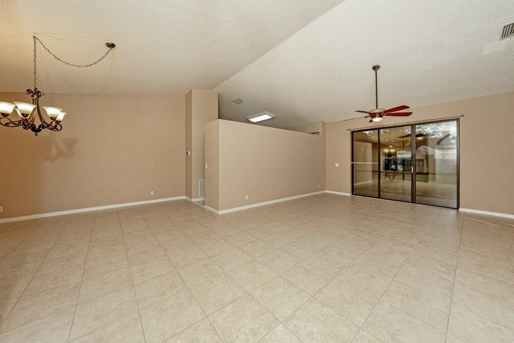 7755 Dawson Ct - Photo 3 of 16