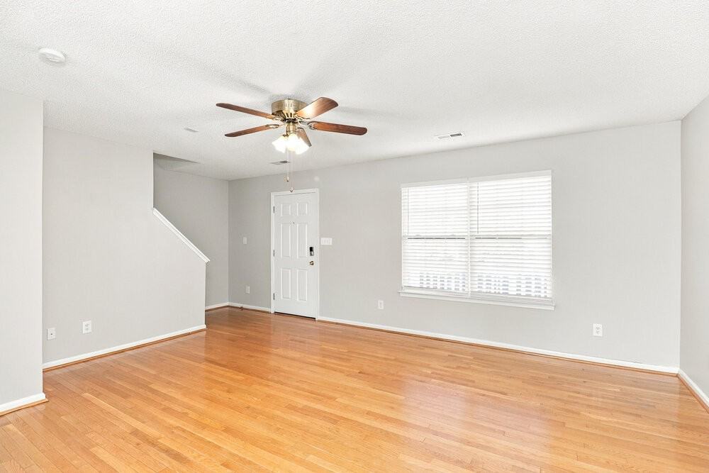 15257 Pangborn Pl - Photo 5 of 17