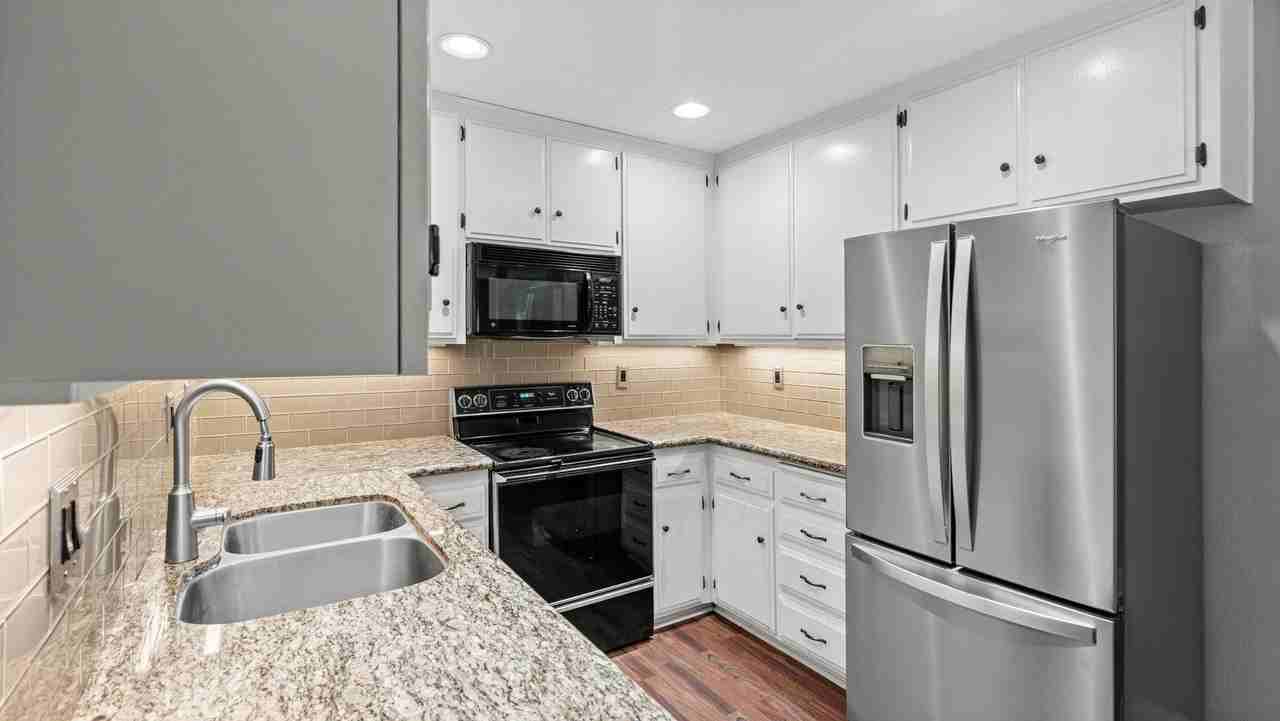 140 Walnut Ave #2F
