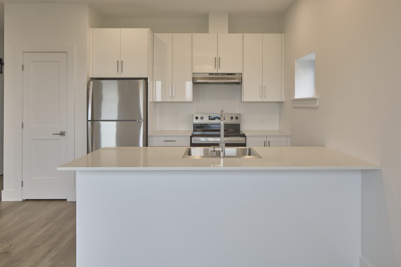 292 Renfrew St - Photo 7 of 18