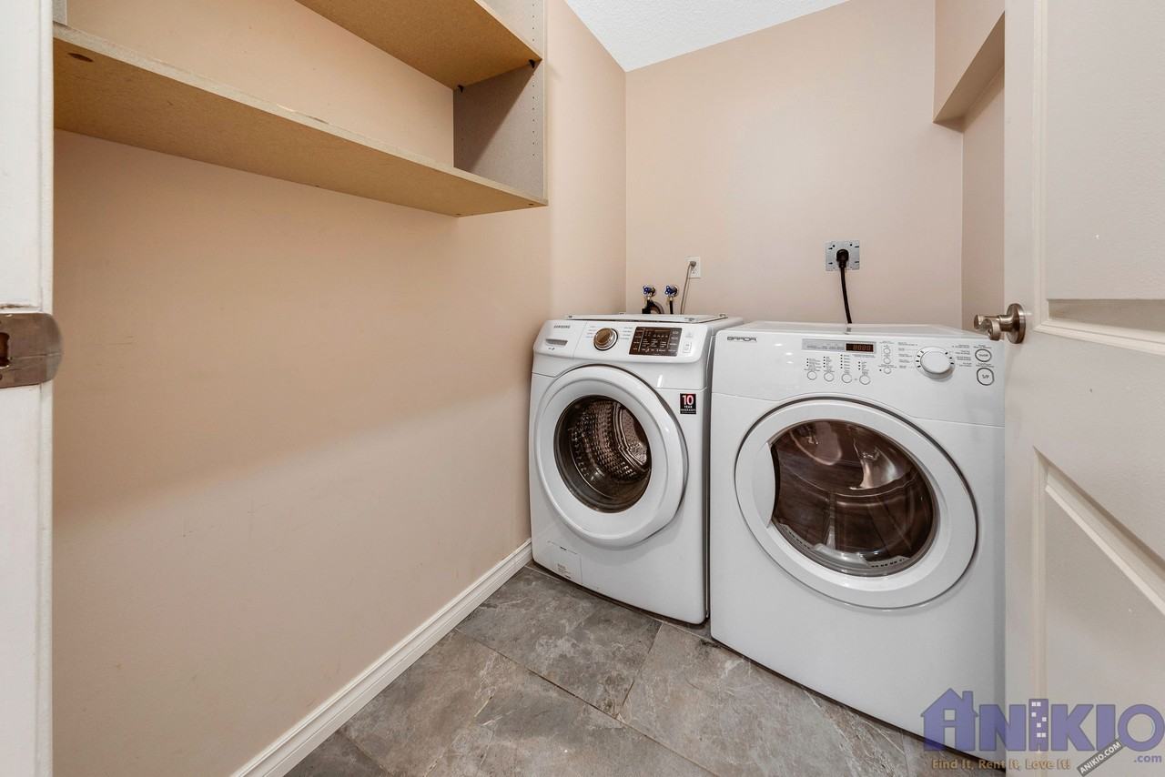 525 Chateau Apartments - Photo 2 of 13