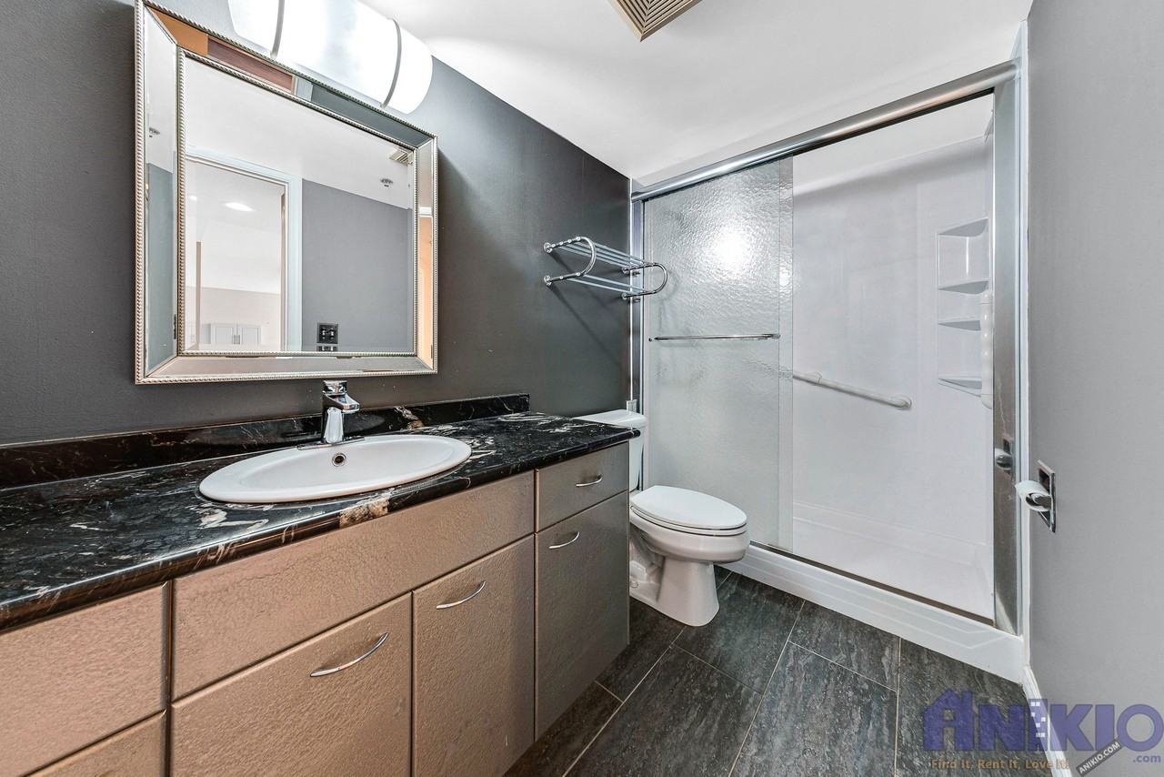 525 Chateau Apartments - Photo 3 of 13