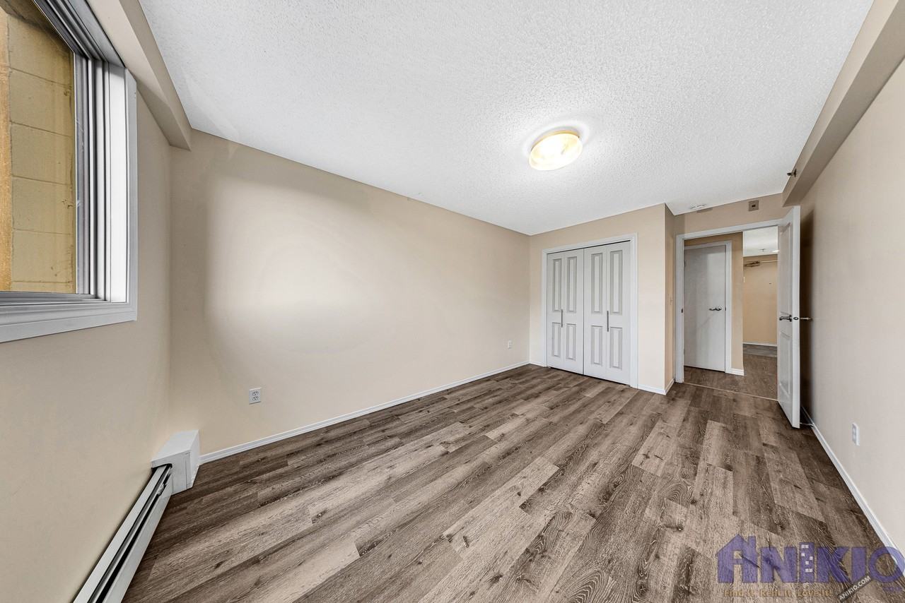 525 Chateau Apartments - Photo 4 of 13