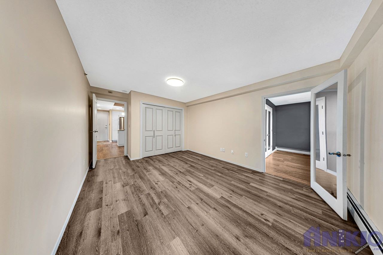 525 Chateau Apartments - Photo 5 of 13