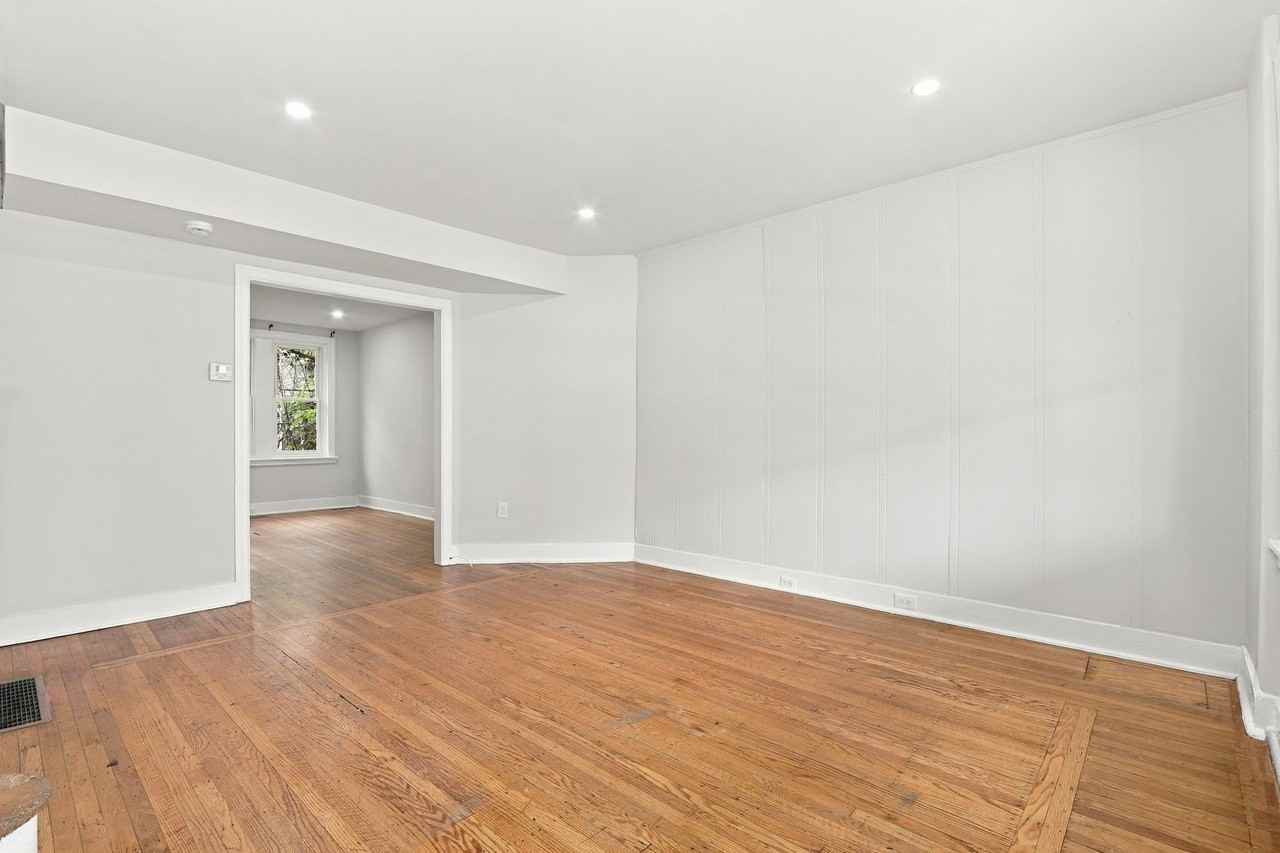 1119 S Peach St - Photo 4 of 10