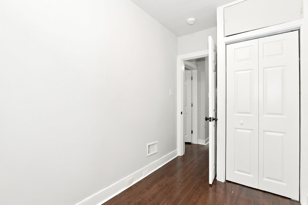 1119 S Peach St - Photo 6 of 10