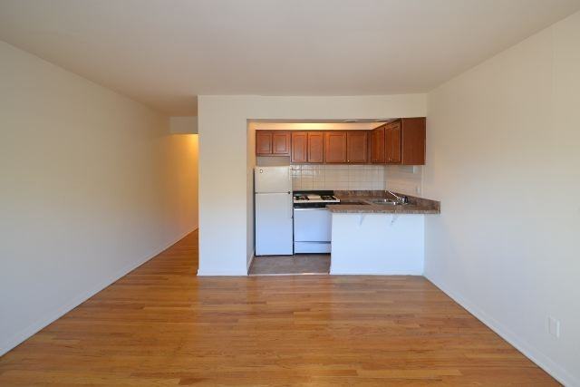540 W Roscoe St #582 - Photo 5 of 13