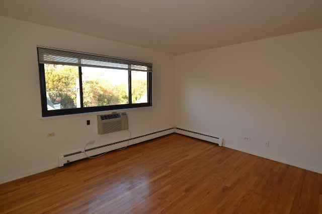540 W Roscoe St #582 - Photo 7 of 13