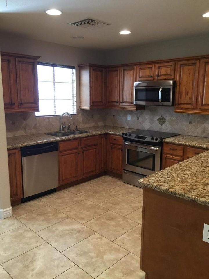 1019 S Butte Ave - Photo 3 of 20